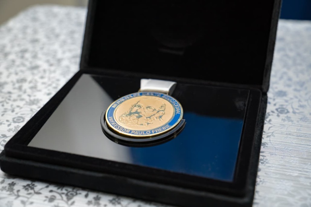 Facepe recebe a Medalha de Mérito Educacional Professor Paulo Freire